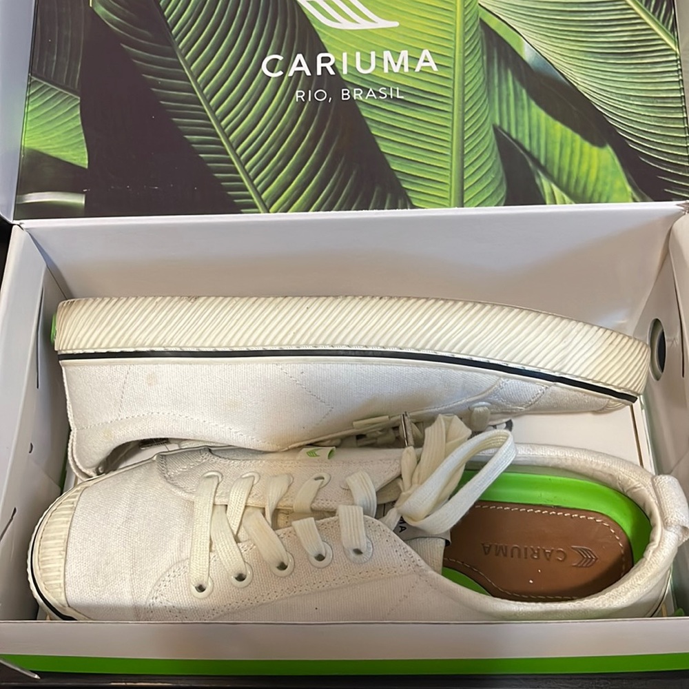 OCA Cariuma sneakers